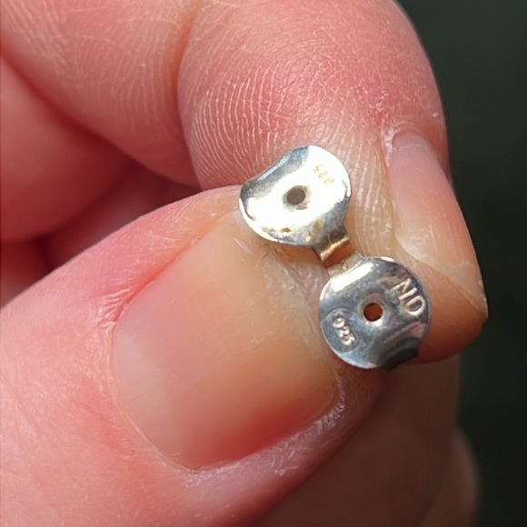 Vintage signed ND Native American etched sterling silver domed earrings - Picture 5 of 7